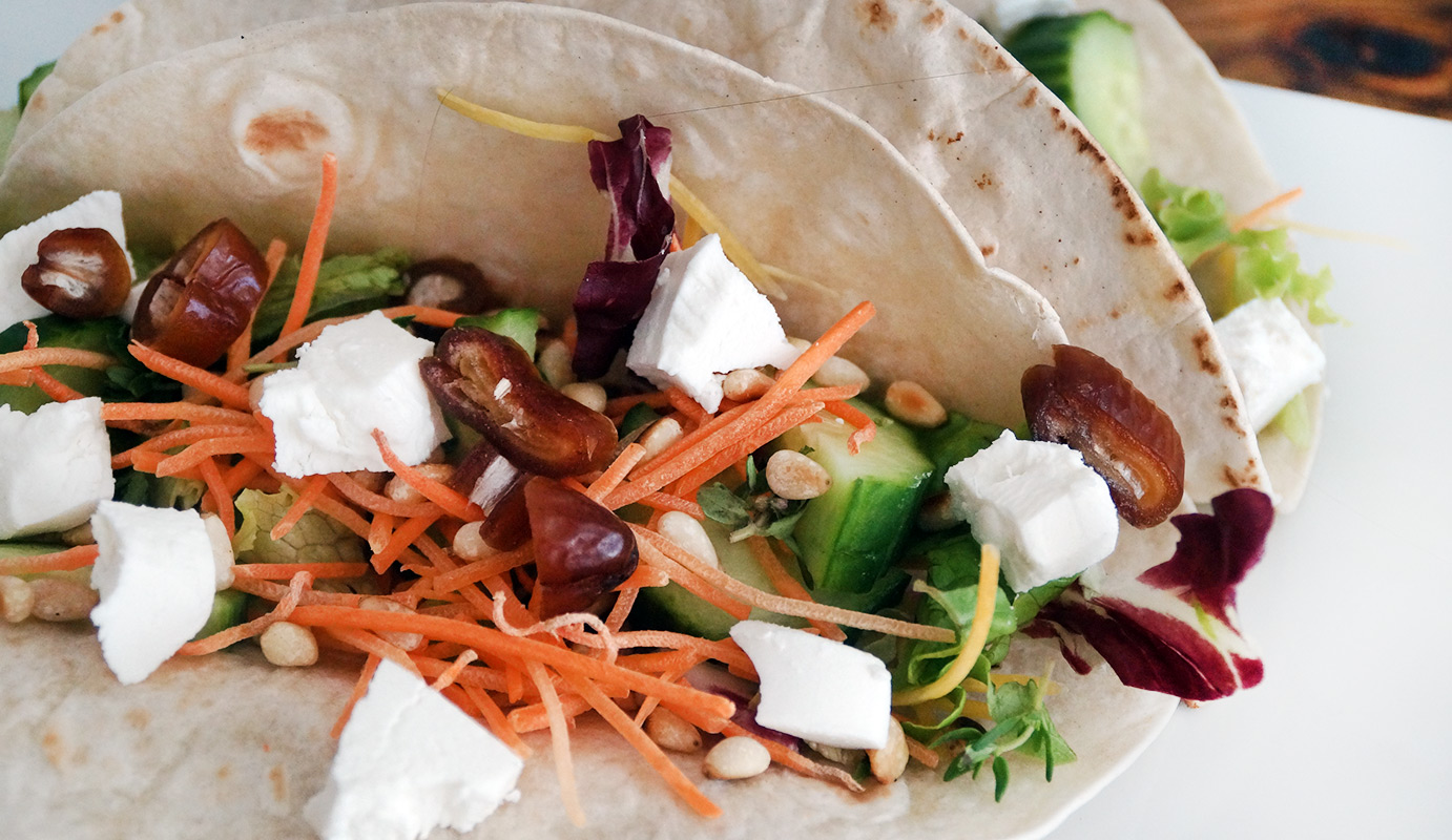 Wraps met geitenkaas, dadels en groentes Gewoon wat een studentje 's