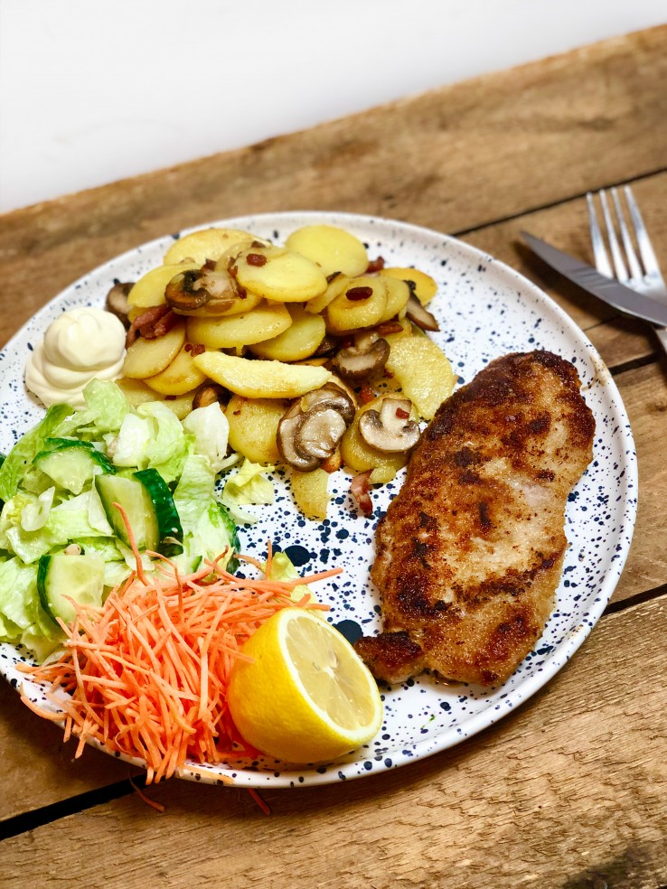 Schnitzel met heerlijke aardappeltjes Gewoon wat een studentje 