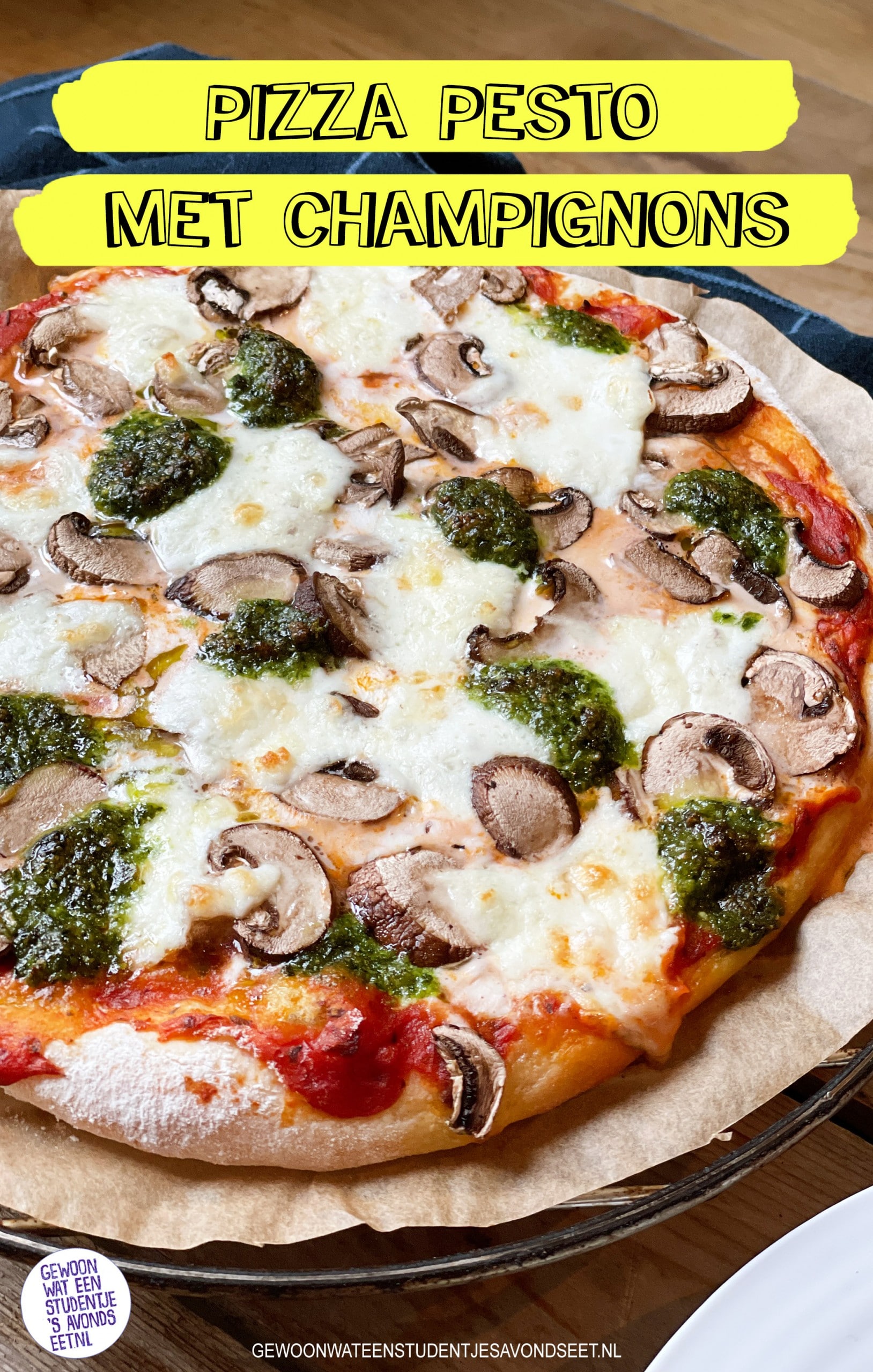 pizza met pesto en champignons