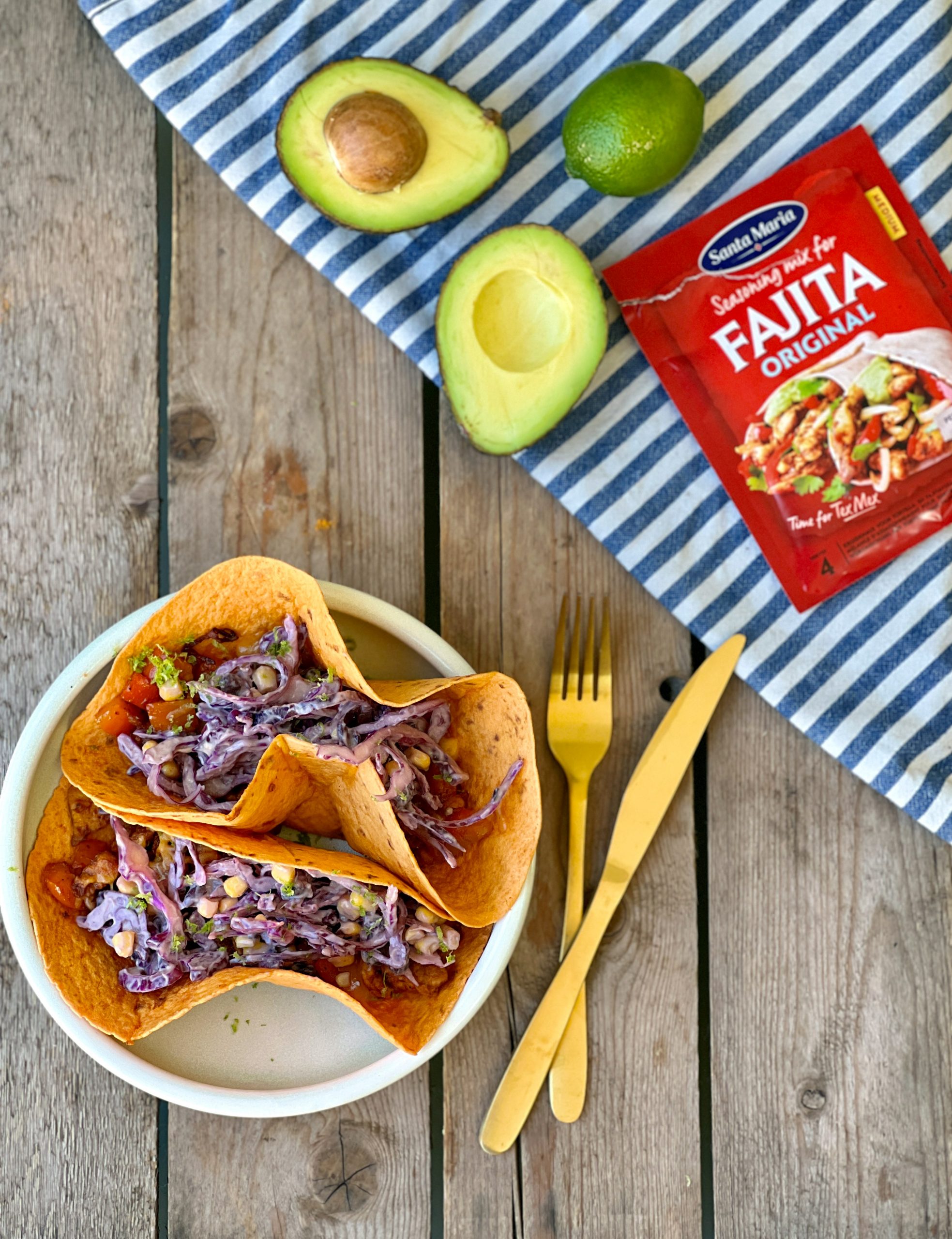 Oranje wraps met Mexicaanse koolsla en kruidige (vega) kip
