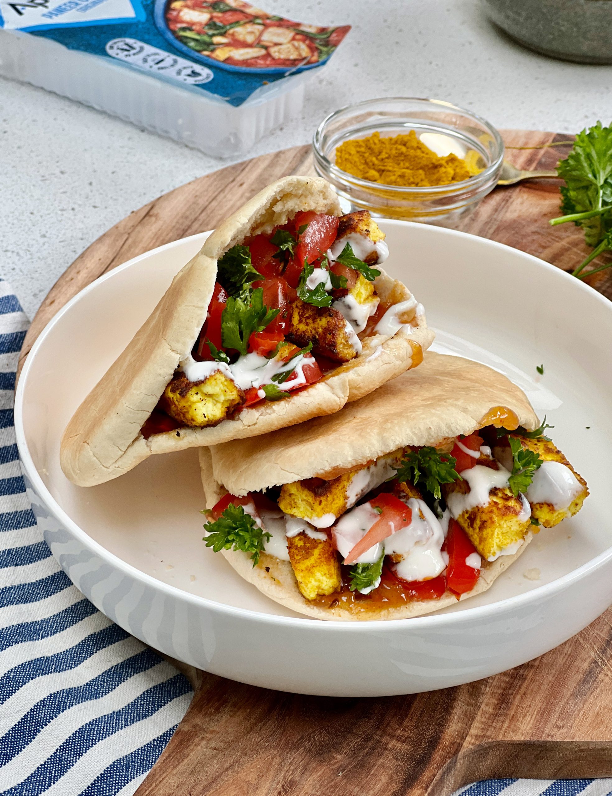Pita's paneer met gegrilde paprika en mango chutney