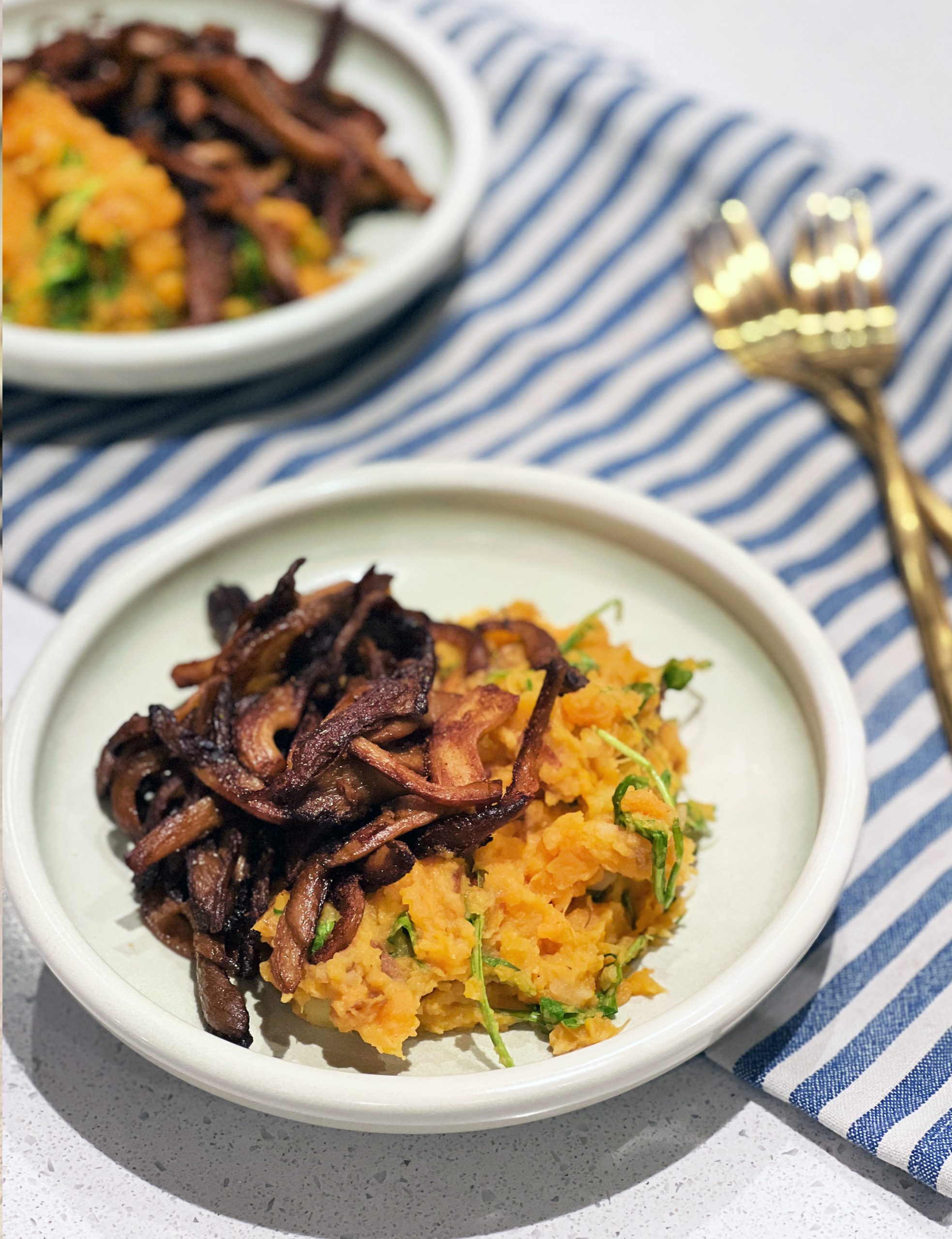 Stamppot zoete aardappel met rucola en vegan shoarma