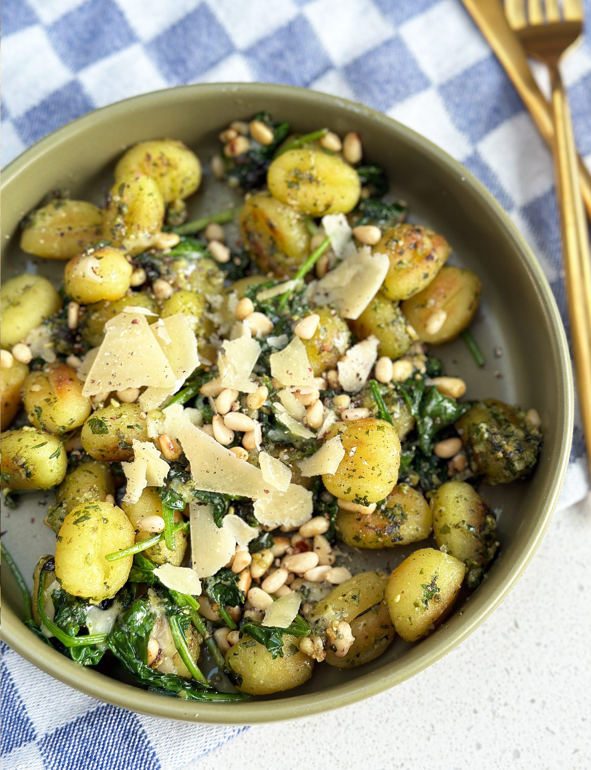 Gnocchi met pesto en tijm